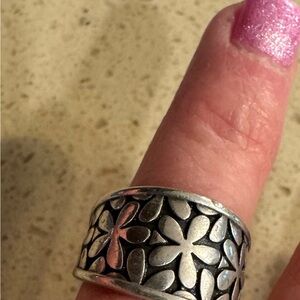 James Avery Wide Flower Band Silver Ring size 5
